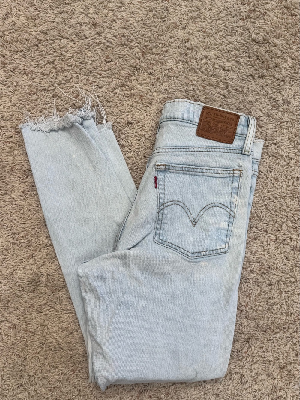 Levi's Light Blue Cropped High-Rise Jeans with Frayed Hem